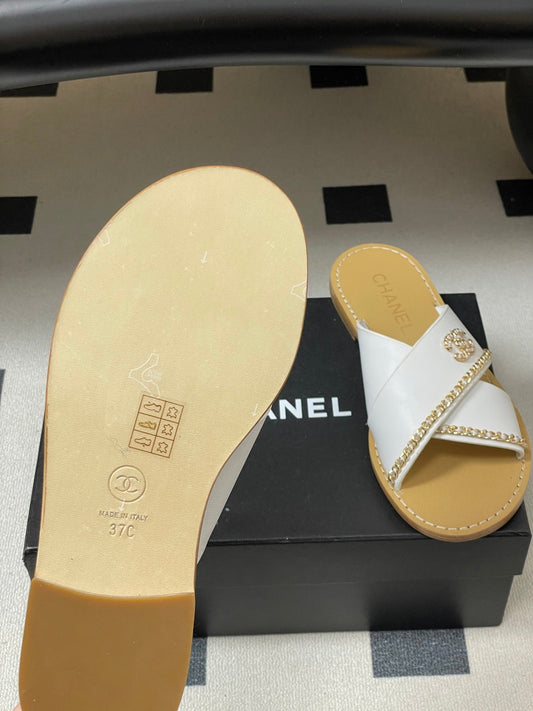 CC 26 Criss-cross Strap Slipper White Beige Sheepskin 593303