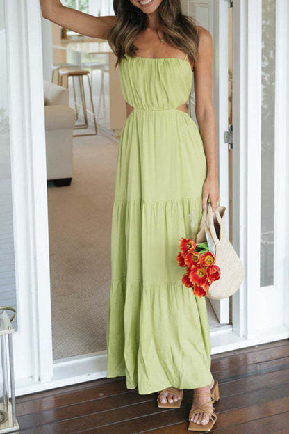 Vestido largo sin mangas con cintura abierta y capas 