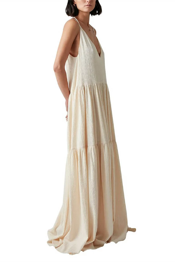 Elegante vestido largo de tirantes con escote en V profundo para resort