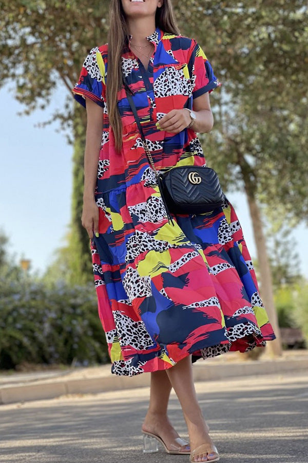 Vestido de manga corta con cuello camisero, estampado y vuelo