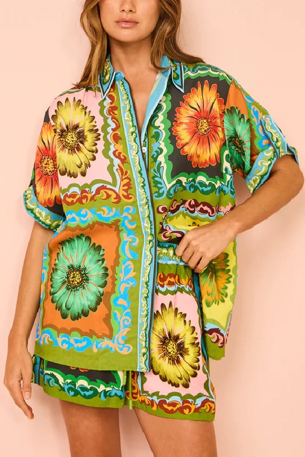 Traje de dos piezas de lino con estampado de margaritas, versátil y moderno, con pantalones cortos casuales holgados