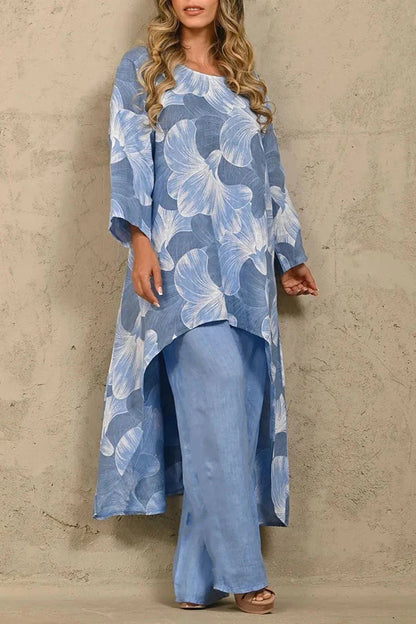 Exquisito traje de pantalón con cuello redondo y paneles con estampado floral