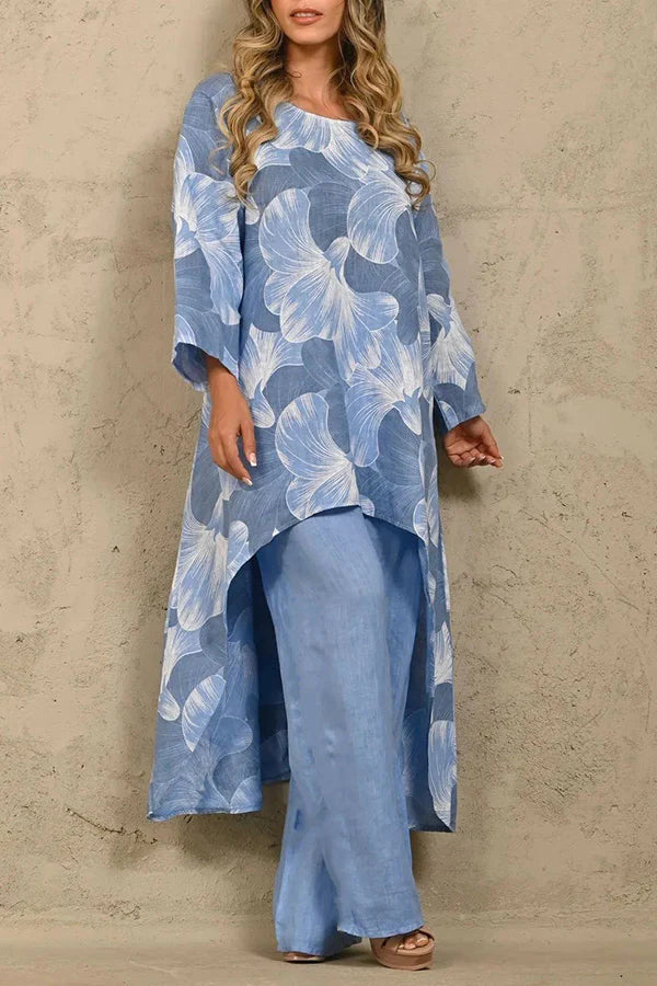 Exquisito traje de pantalón con cuello redondo y paneles con estampado floral