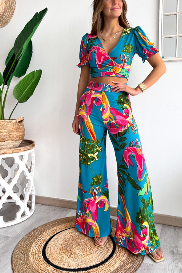 Conjunto de top corto con cuello en V y mangas cortas con estampado floral, cintura elástica y pantalones de pierna ancha 