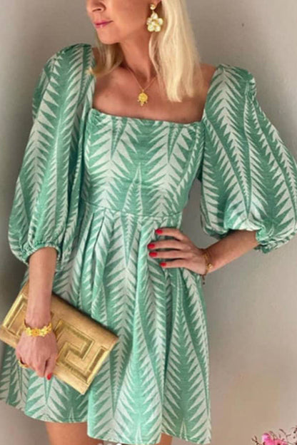 Vestido corto con mangas abullonadas y lazo en la espalda, estampado étnico, mezcla de lino y verdes de verano