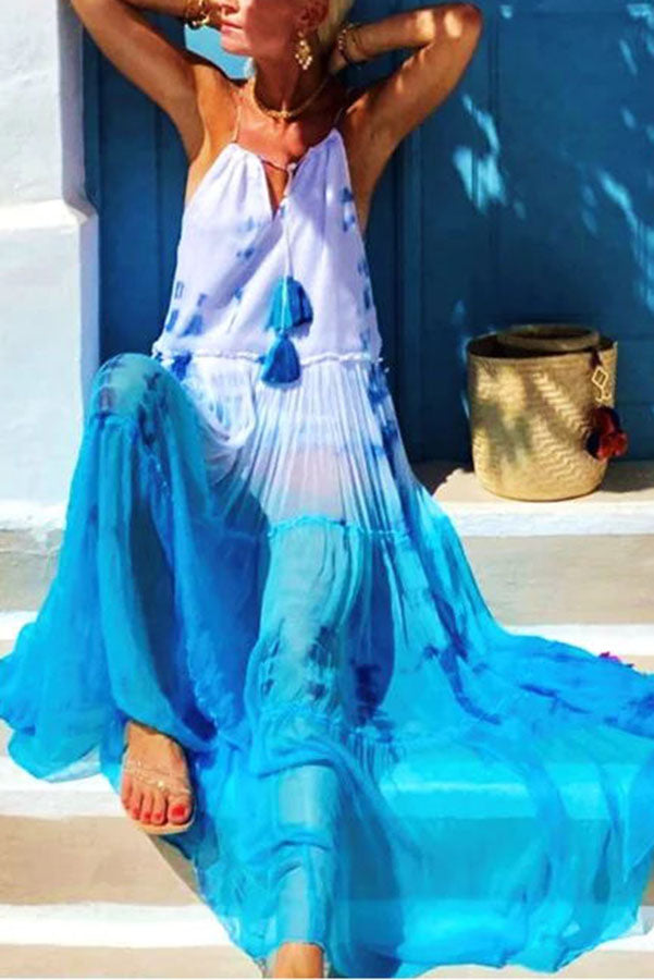 Vestido largo con cuello halter y borlas con estampado degradado de Island Evenings