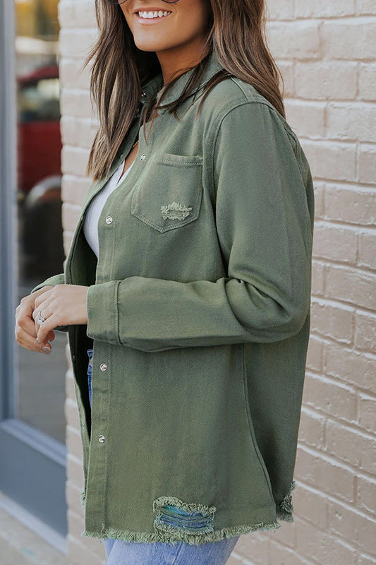Chaqueta vaquera informal con botones y dobladillo sin rematar roto