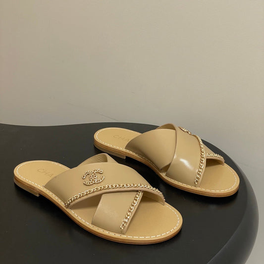 CC 26 Criss-cross Strap Slipper Beige Sheepskin 593302