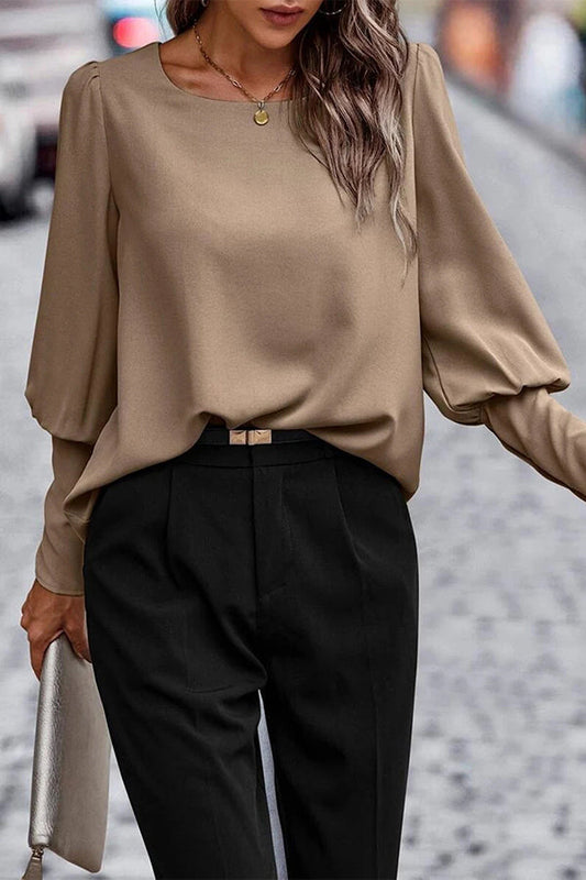 Blusa básica marrón con cuello redondo y mangas abullonadas