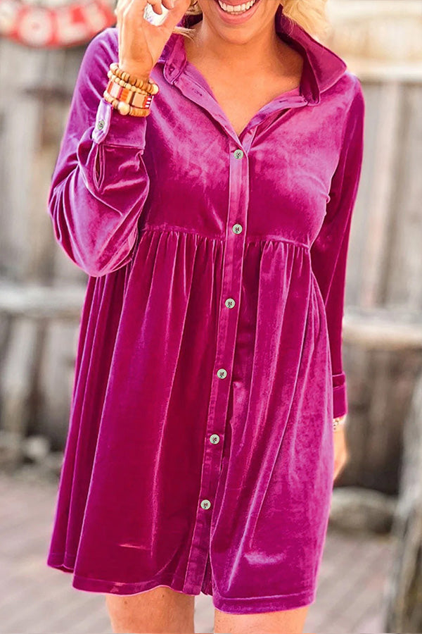 Vestido camisero de terciopelo con volantes y mangas largas y botones