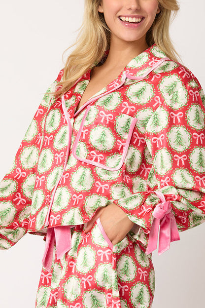Conjunto de top de terciopelo con estampado navideño, manga larga, bolsillos y pantalones anchos con cintura elástica.