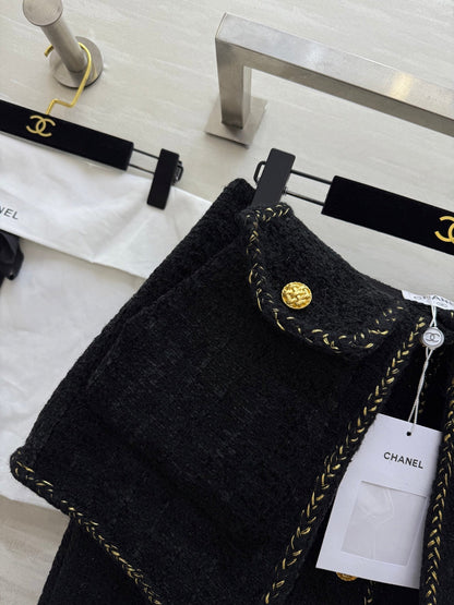 Chanel 2025 Gold Buckle Two-Piece Skirt Black Woven Tweed Fabric 319481