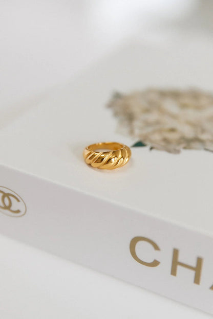 Anillo Soñando contigo bañado en oro de 18 quilates 