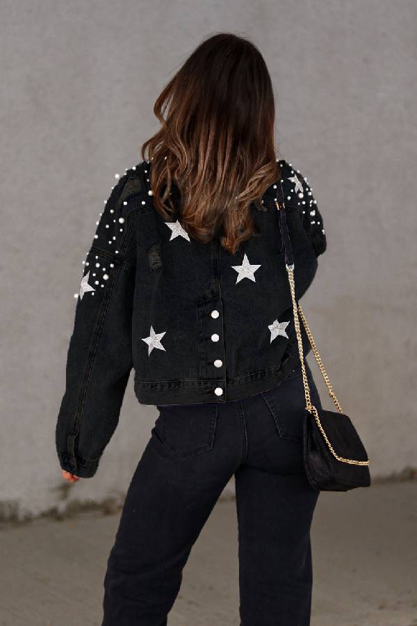 Chaqueta vaquera con detalle de cuentas