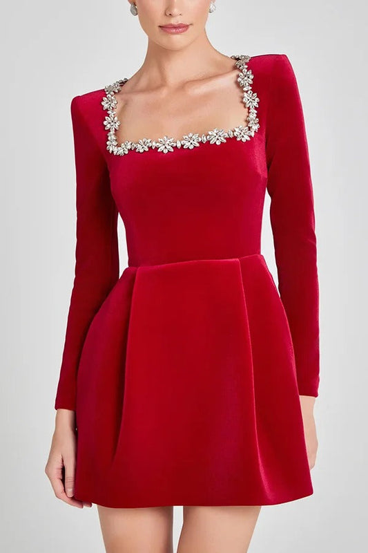 Vestido mini de terciopelo con mangas largas y bolsillos y ribetes adornados con joyas de Endless Celebration 