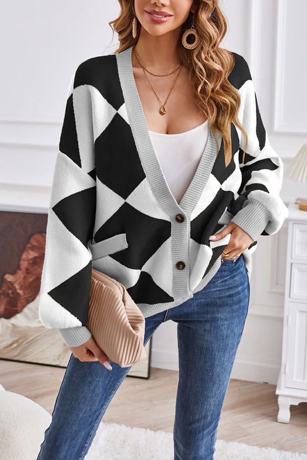 Chaqueta holgada informal de punto con cuello en V y diseño de patchwork geométrico en contraste