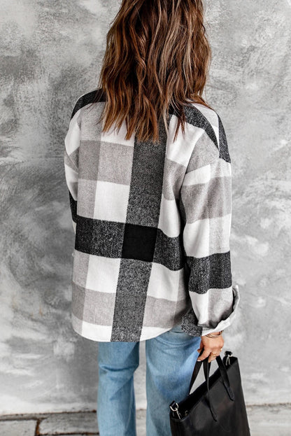 Chaqueta abotonada con bolsillos y bloques de color a cuadros grises