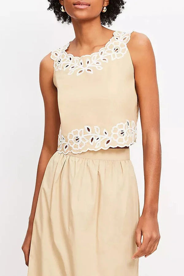 Camiseta de popelina con ojales florales y falda midi de cintura elástica y tiro alto para temporada de vacaciones