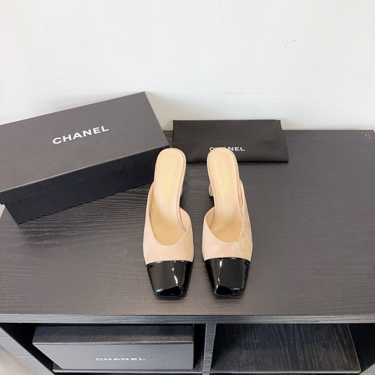 CC 26s Half-Slip Beige Black Patent Leather 596643