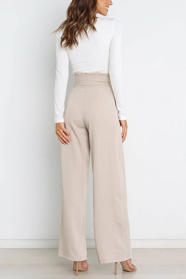 Pantalones anchos con bolsillos y cinturón de moda