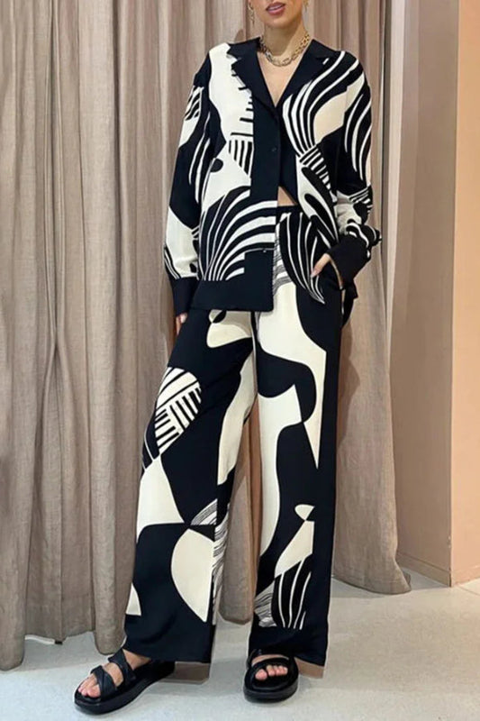 Conjunto holgado de dos piezas con solapa estampada en blanco y negro 
