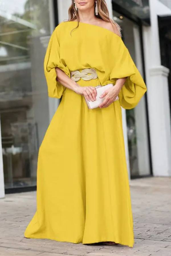 Conjunto de top con mangas farol y cuello al bies y pantalones de pierna ancha 