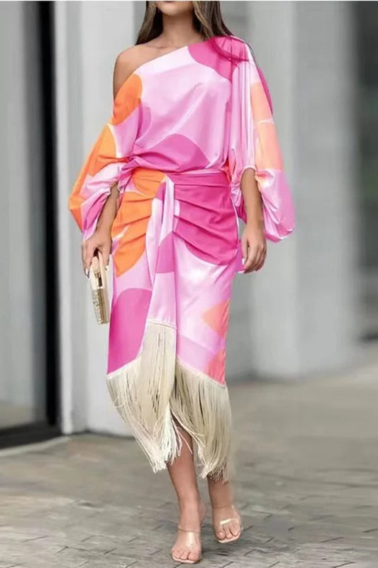 Conjunto de top holgado con mangas globo y falda con flecos con estampado único