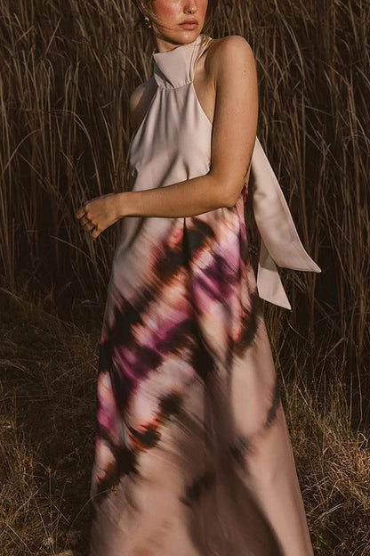 Vestido largo con cuello halter, espalda descubierta y cordones, estampado único