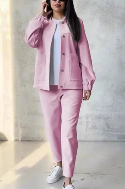 Conjunto de pantalón casual y top holgado de manga larga con bolsillos y botones en color liso
