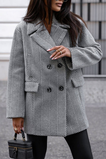 Abrigo con bolsillo de solapa y estampado de rayas de moda