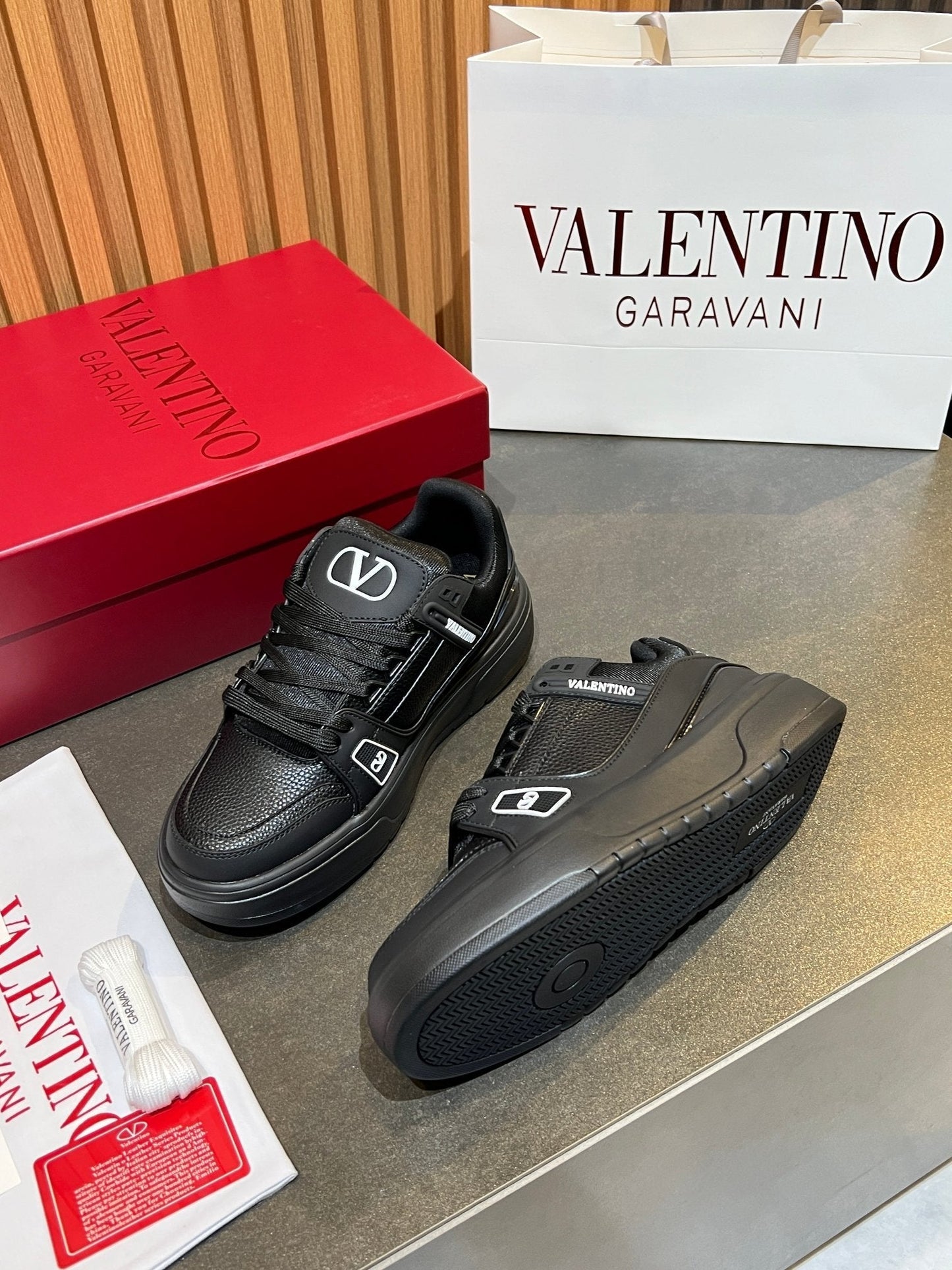 VT 25S Couple Sneakers Black Calfskin 563123