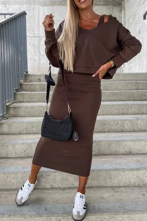 Conjunto de sudadera con cuello en V y vestido de verano