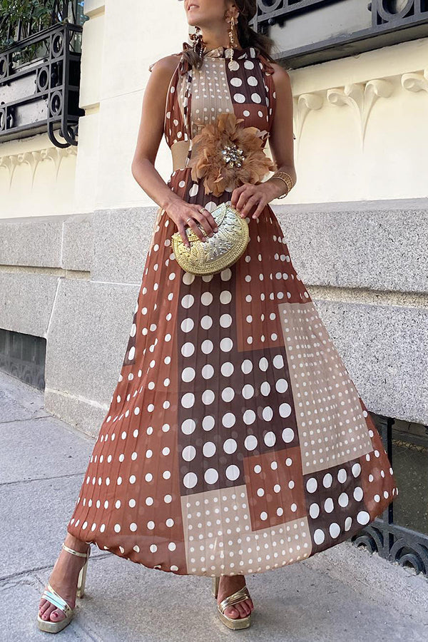 Vestido de cuello alto sin mangas con panel de lunares (sin cinturón)