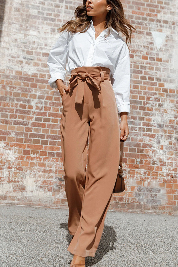 Pantalones anchos con bolsillos y cinturón de moda
