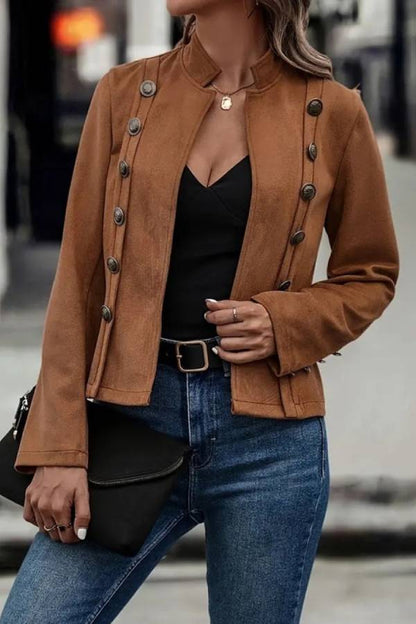 Chaqueta con cuello alto y botones delanteros abiertos