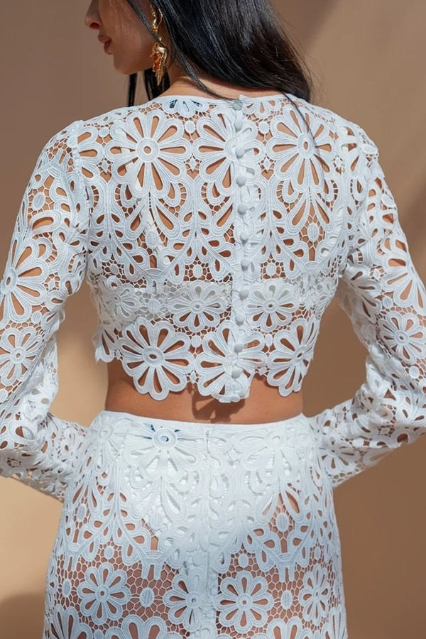 Top corto de vacaciones de manga larga con estampado floral y encaje de crochet de Balmy Summers