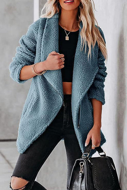 Chaqueta casual de piel de cordero de moda con bolsillos con cremallera y chaqueta de terciopelo granulado.