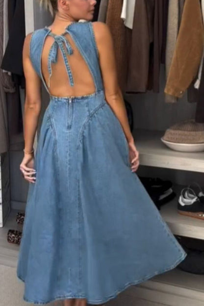 Vestido midi clásico y elegante de mezclilla con espalda abierta, fruncido y cintura elástica