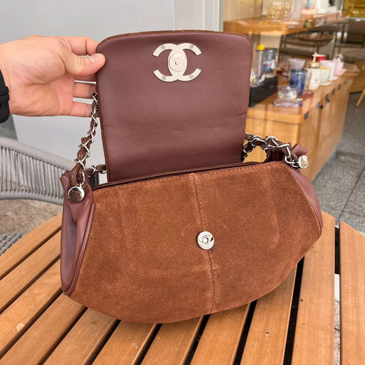 Chanel Accordion Flap Bag In Beige Quilted