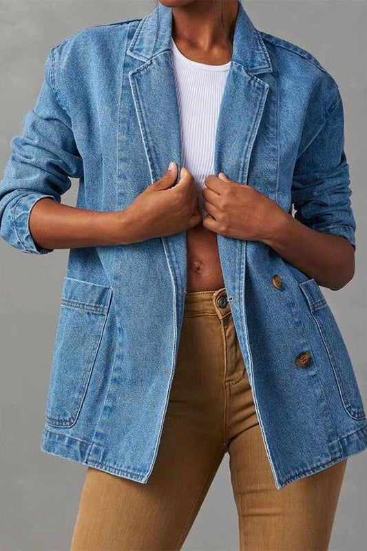 Blazer de mezclilla con solapa con muesca, botones y bolsillos delanteros