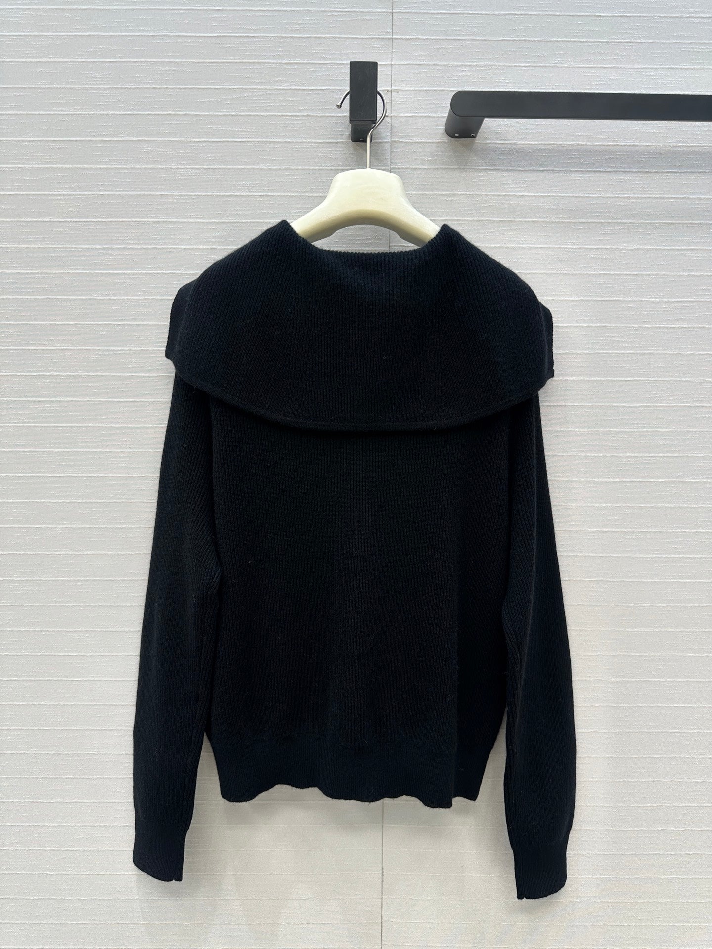 BV V-Neck Cardigan in Black Cashmere