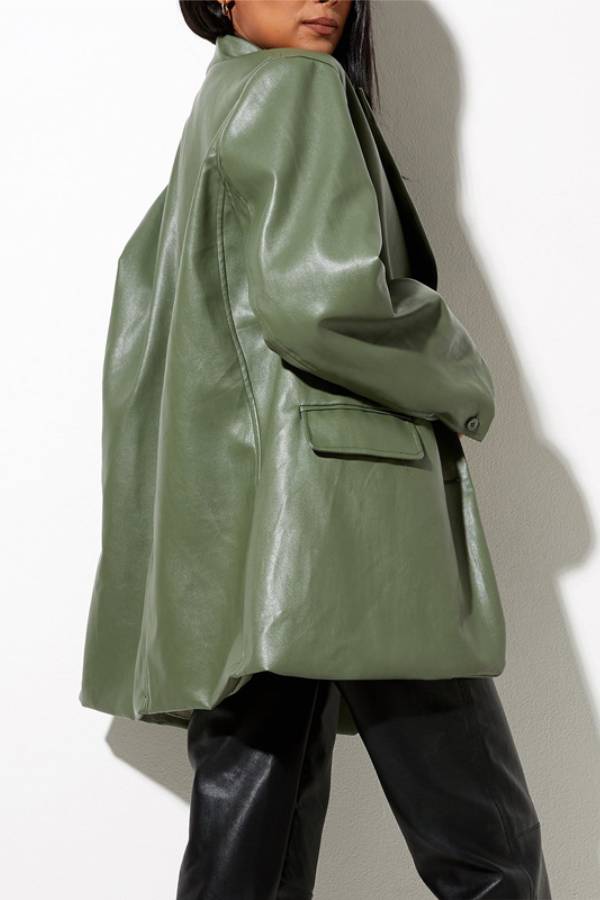 Blazer extragrande de piel sintética de Bershka