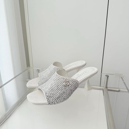 CC 26 Sandal 70 White Rhinstone Deer Hide 597373