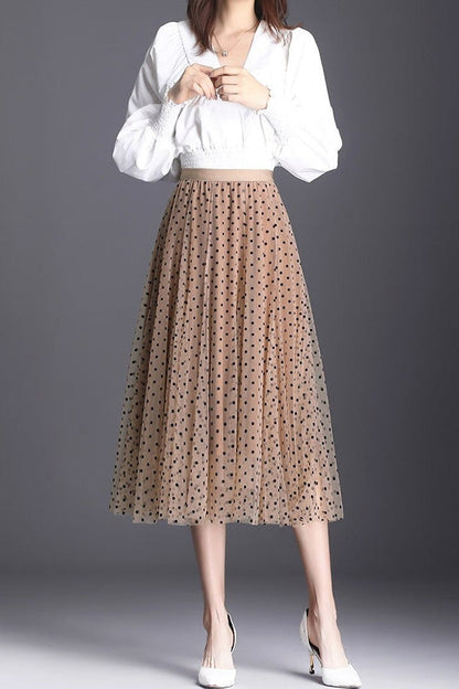 Vestido princesa con falda de gasa de cintura alta y lunares
