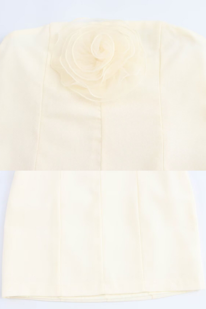 Minivestido sin tirantes con apliques florales 
