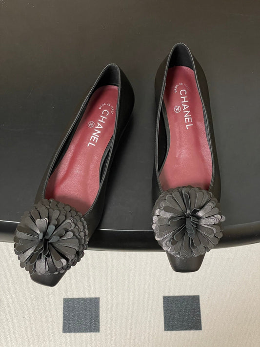 CC 26 Flower-shaped Ballet Flat Black Sheepskin 593168