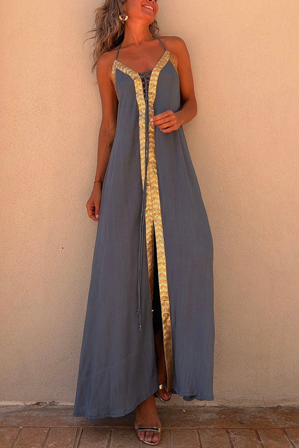Vestido largo Del Mar con espalda elástica, cuello halter y ribete de lentejuelas y cordones