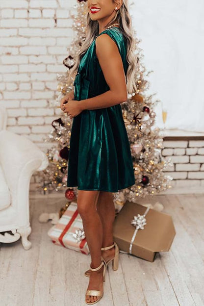 Vestido mini con bolsillos y diseño de lazo de satén con una vista fascinante