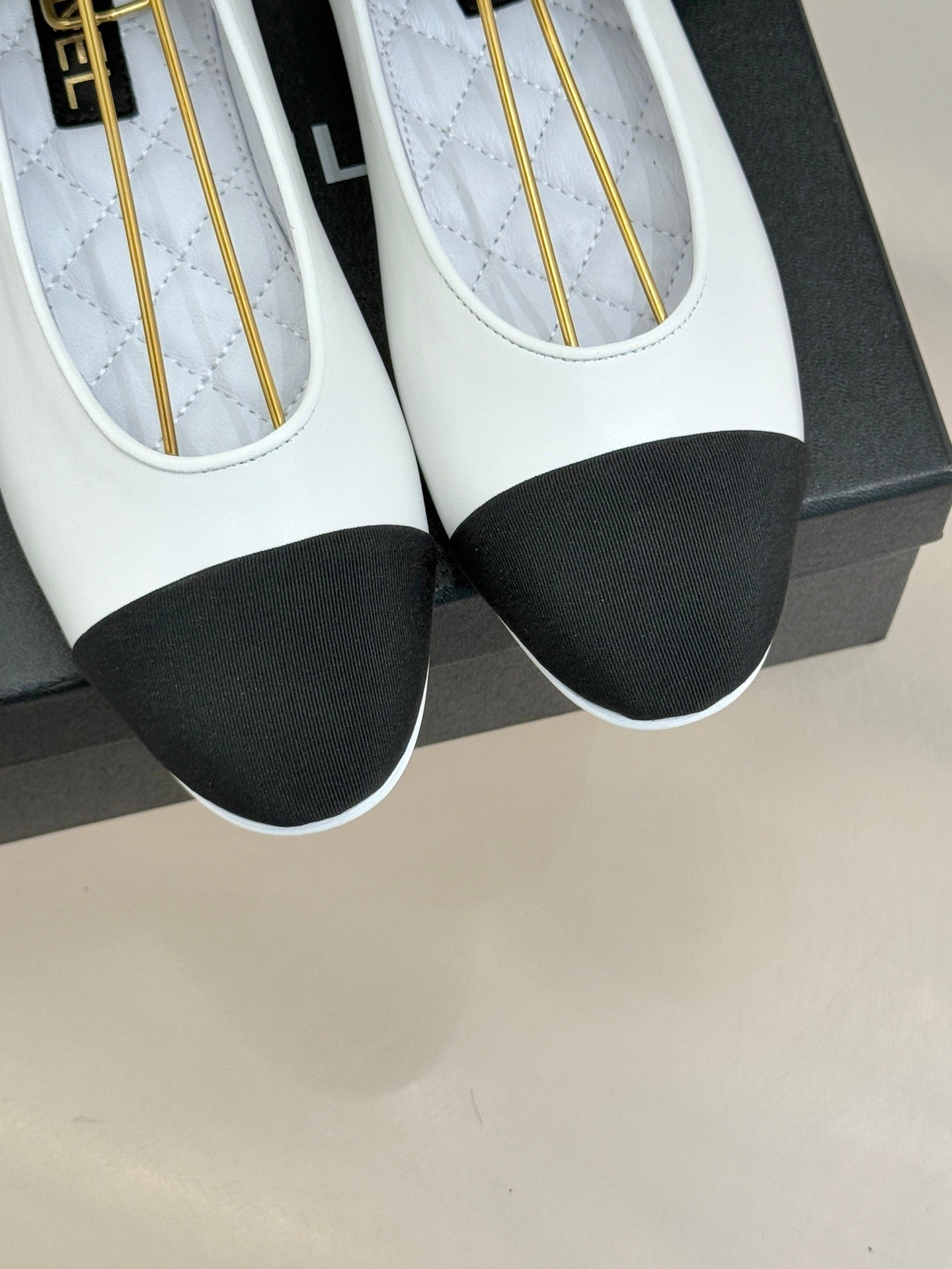 CC 26C Double C Ribbon Flat Shoes Black White Cafskin Fabric 557537
