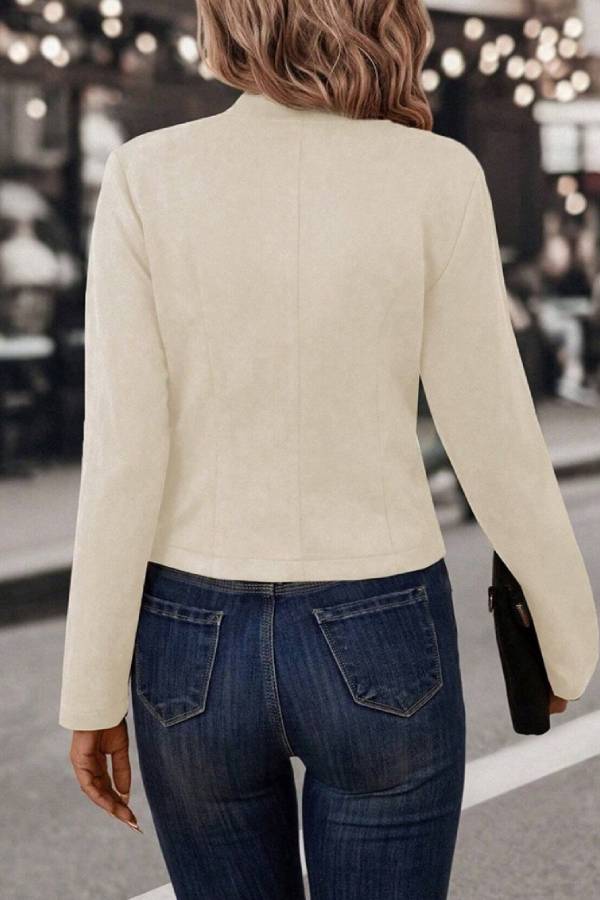 Chaqueta con cuello alto y botones delanteros abiertos